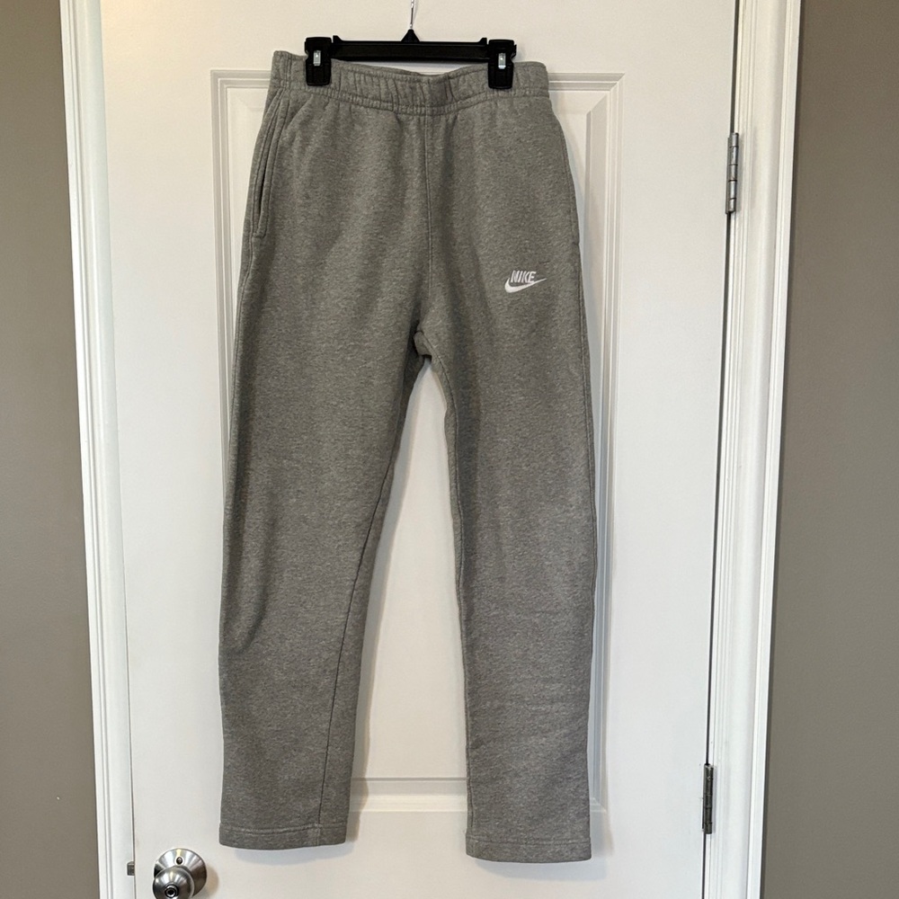 Nike Men’s Heather Gray Joggers